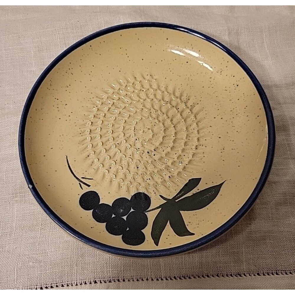 Claytan Stoneware Ginger / Garlic Lidded Canister & Grater Plate - Picture 4 of 8